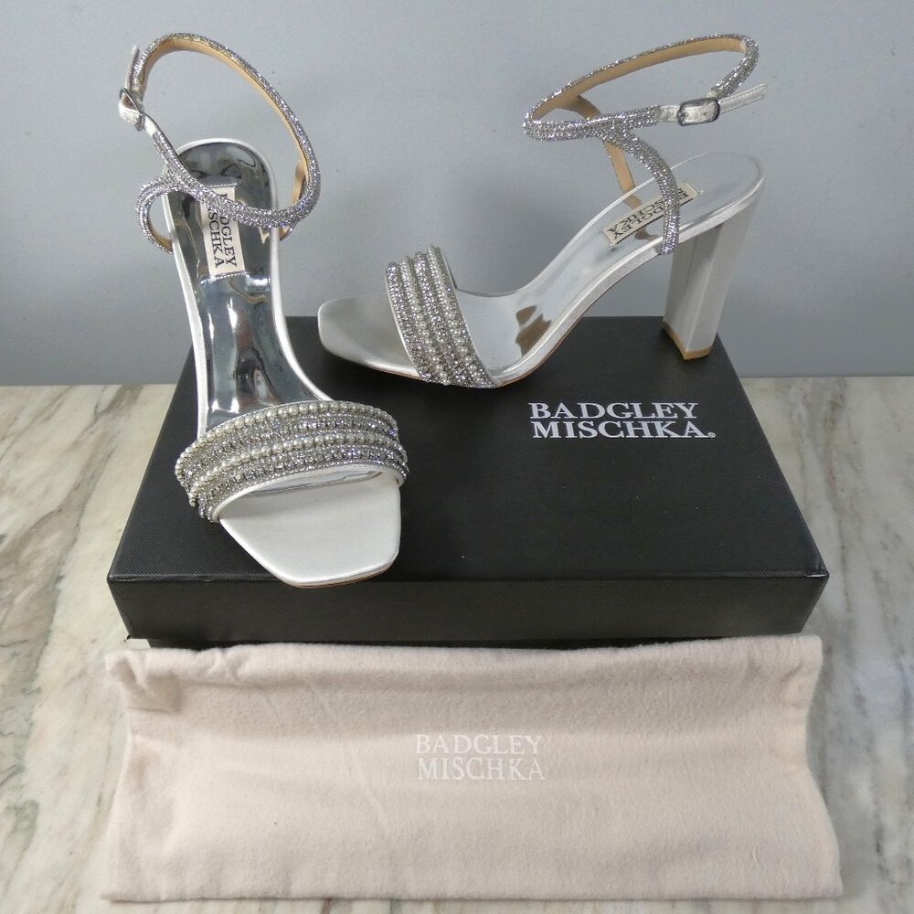 NiB Badgley Mischka's Kari Heeled Sandal Soft White 7 1/2 Rhinestones and Pearls